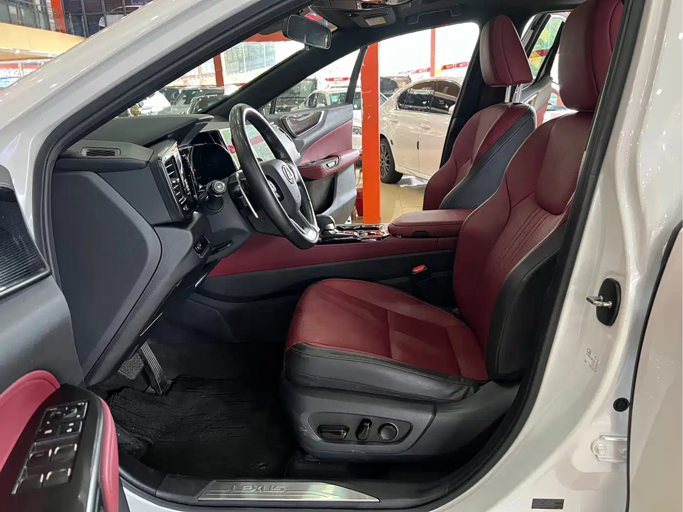 Фото 8 - Lexus NX
