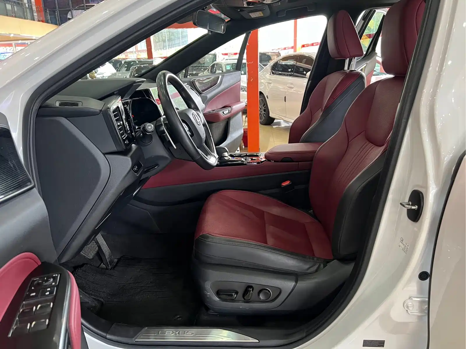 Фото 8 - Lexus NX