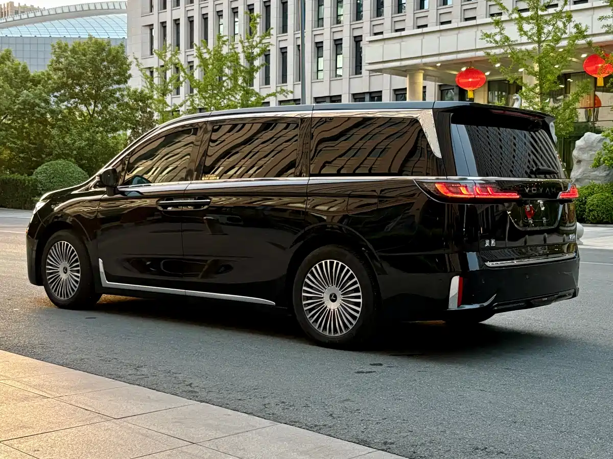 Voyah Auto Voyah Dreamer 2025 PHEV AWD Excellent Kunpeng Edition фото 6