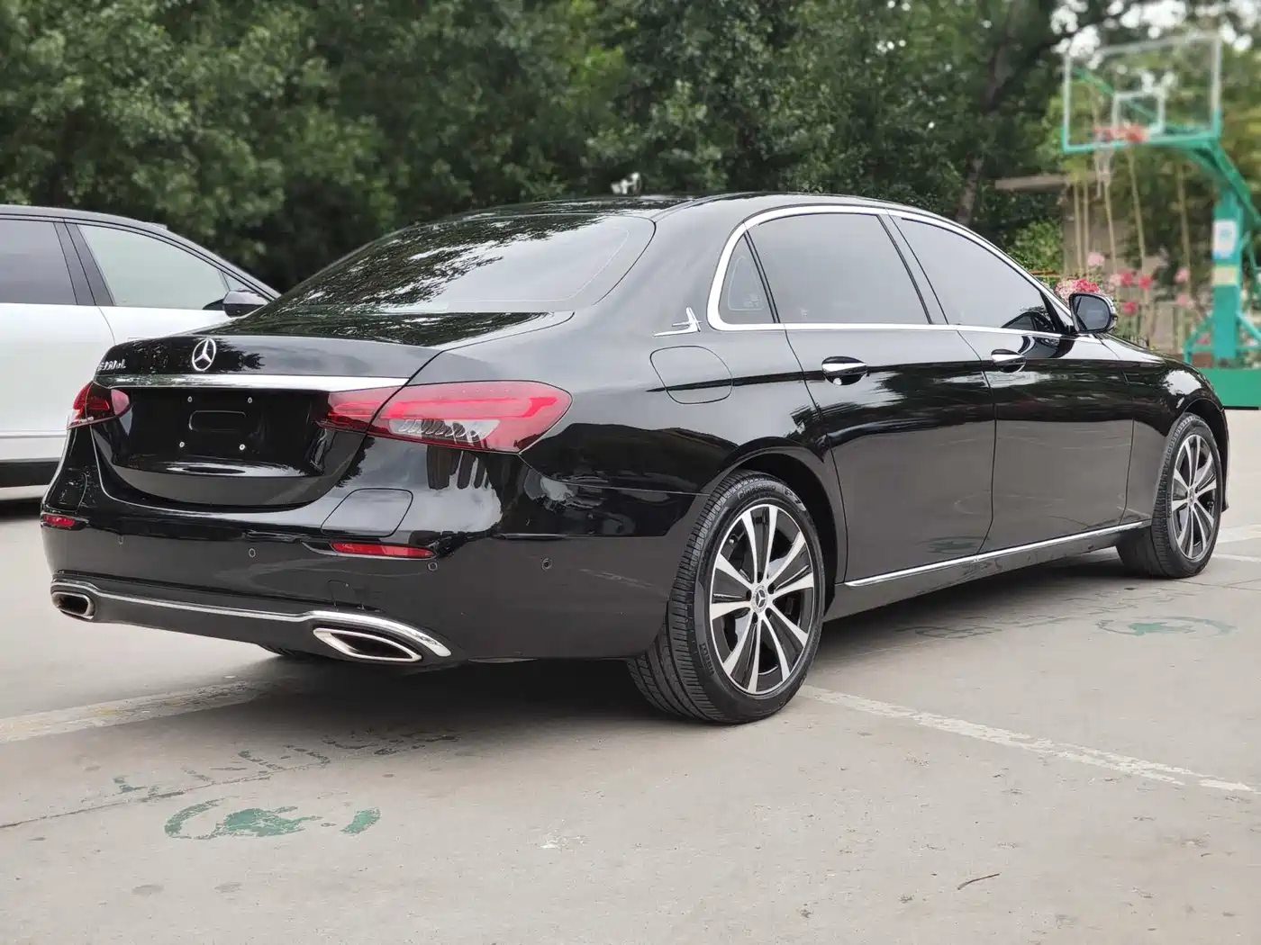 Mercedes-Benz E-Class New Energy 2022 E 350 e L Plug-in Hybrid Sports Sedan фото 16