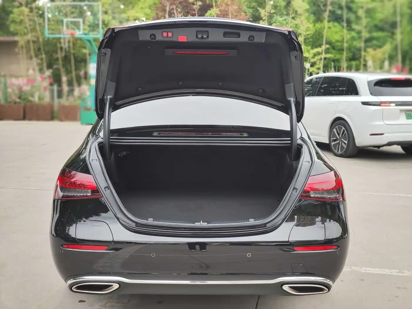 Mercedes-Benz E-Class New Energy 2022 E 350 e L Plug-in Hybrid Sports Sedan фото 19