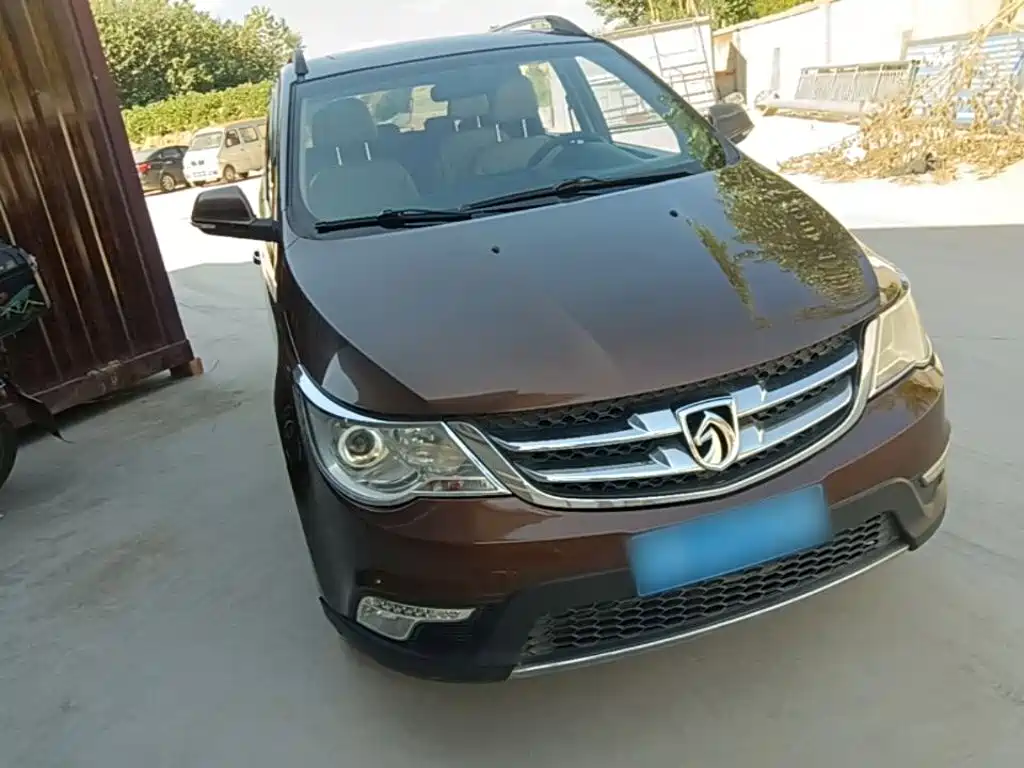 Baojun 730 2015 2014 1.5L Manual Luxury Navigation ESP Edition 7-Seater