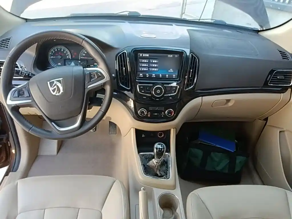 Baojun 730 2015 2014 1.5L Manual Luxury Navigation ESP Edition 7-Seater