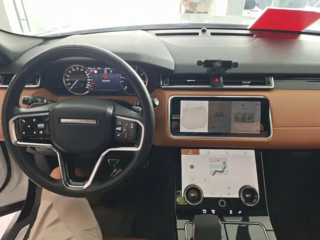Фото 10 - Land Rover Range Rover Velar