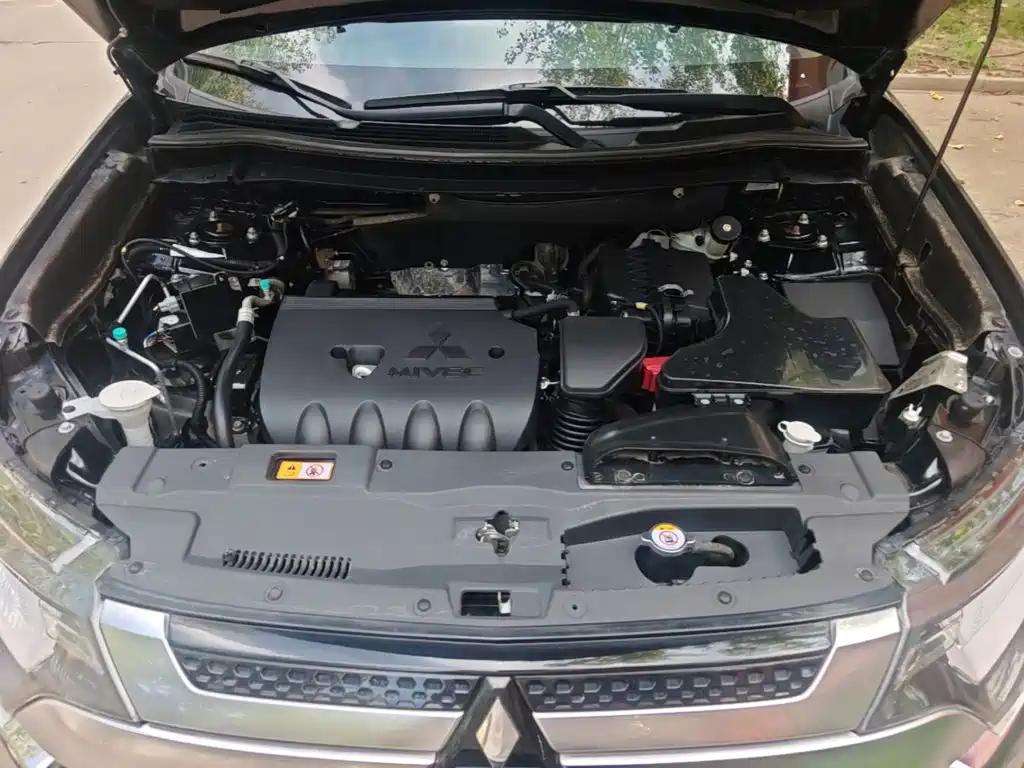 Фото 20 - Mitsubishi Outlander
