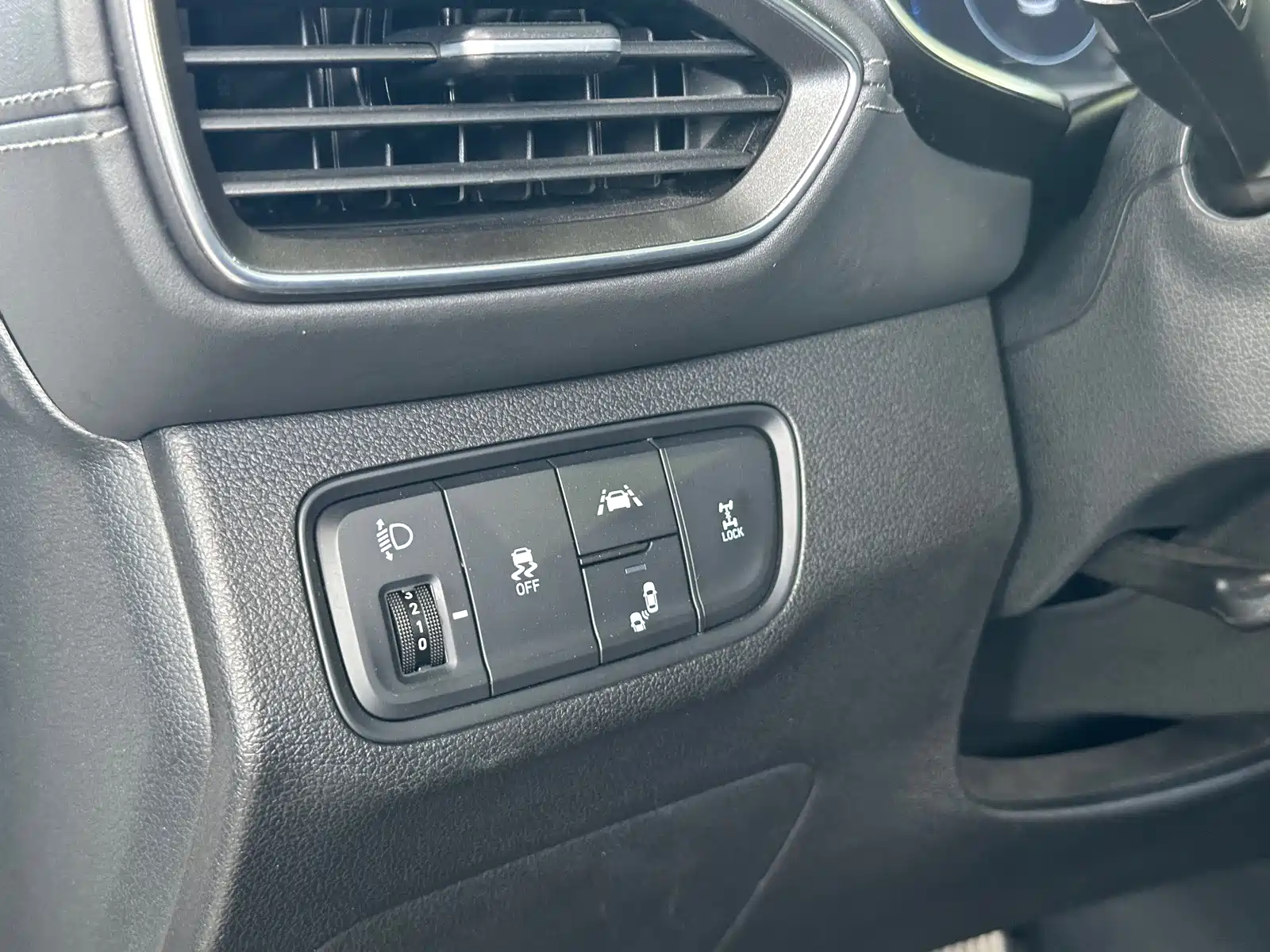 Photo 6 - Hyundai Santa Fe