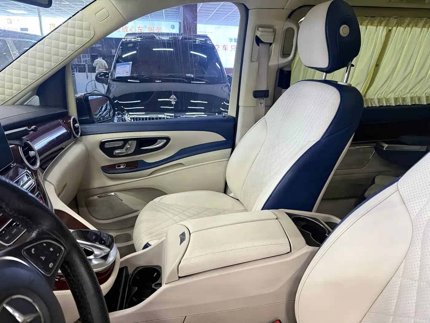 Mercedes-Benz V-Class 2016 V 260 L Premium Long фото 6
