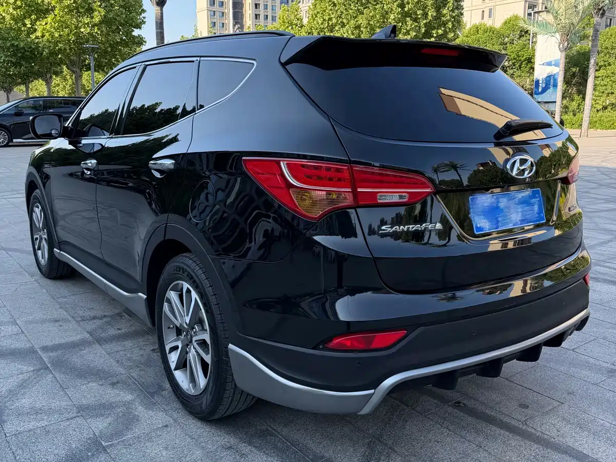 Hyundai Santa Fe (Import) 2013 3.0L 4WD Comfort Navigation Edition 7-Seater Euro V фото 3