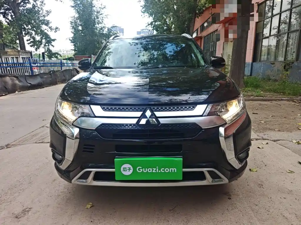 Фото 3 - Mitsubishi Outlander