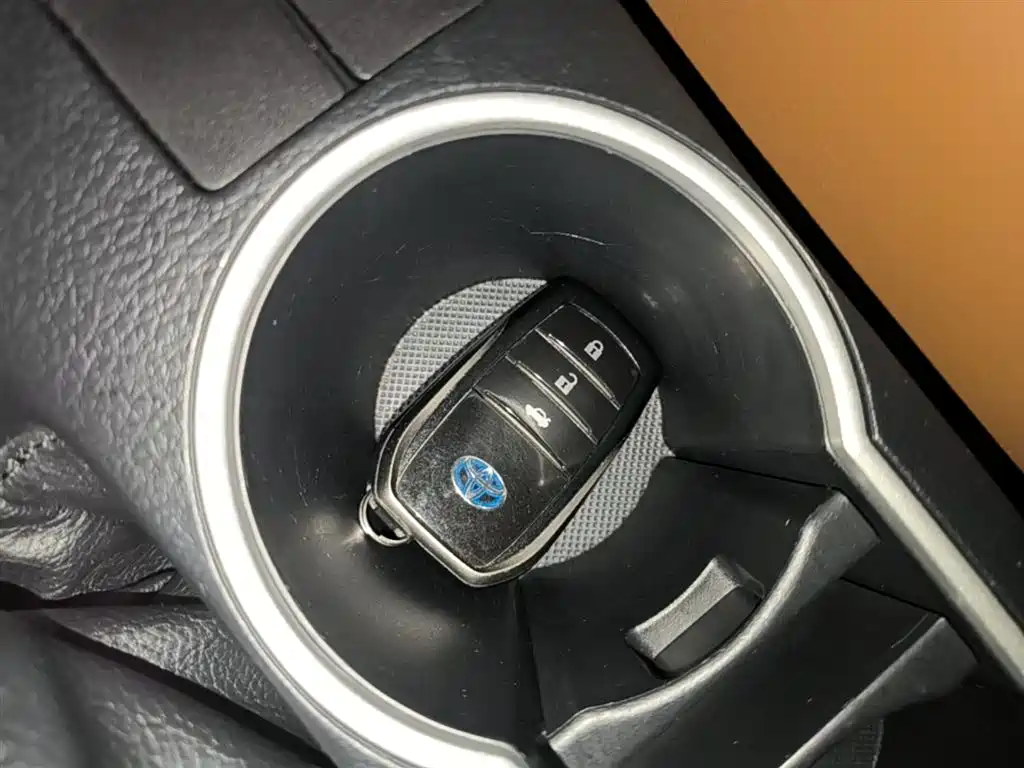 Toyota Levin Twin Engine E+ 2019 1.8PH V E-CVT Luxury Edition фото 9