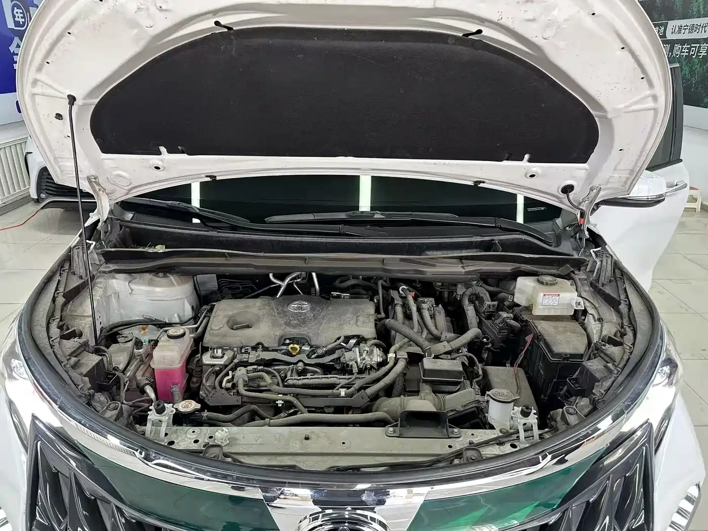 Toyota Granvia 2023 2.5L Hybrid Comfort Edition фото 7