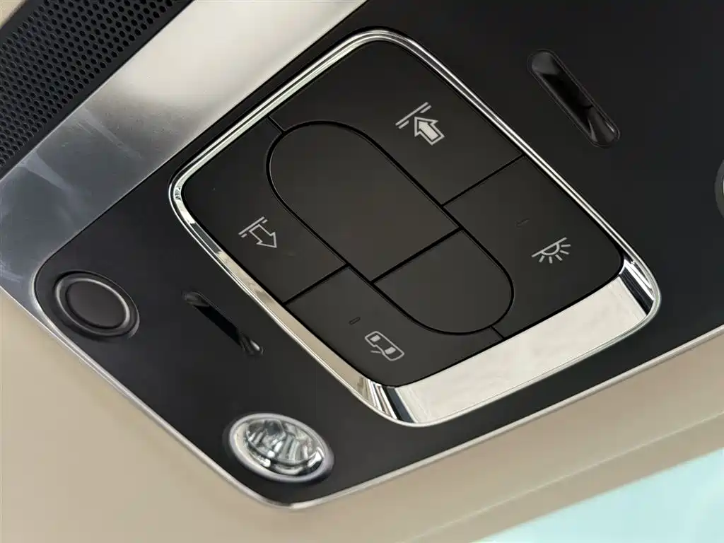 Bentley Flying Spur Plug-in Hybrid 2025 Model Year 4.0T V8 Mulliner фото 40