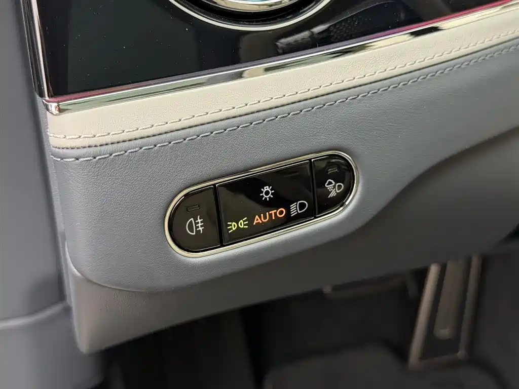 Bentley Flying Spur Plug-in Hybrid 2025 Model Year 4.0T V8 Mulliner фото 25