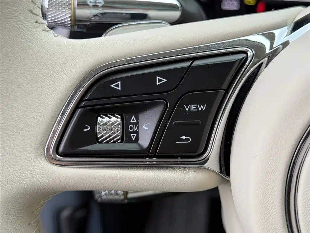 Bentley Flying Spur Plug-in Hybrid 2025 Model Year 4.0T V8 Mulliner фото 29