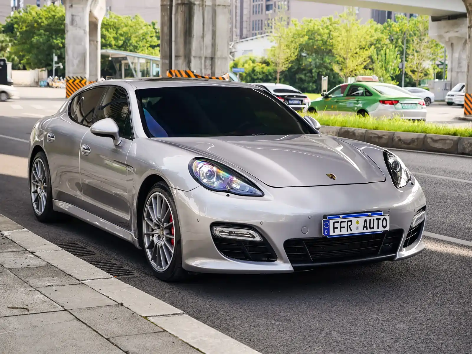 Фото 16 - Porsche Panamera