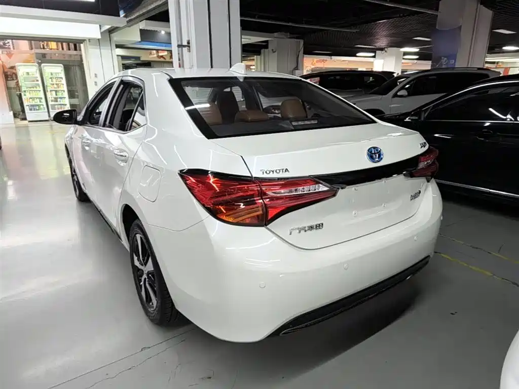 Toyota Levin Twin Engine E+ 2019 1.8PH V E-CVT Luxury Edition фото 5