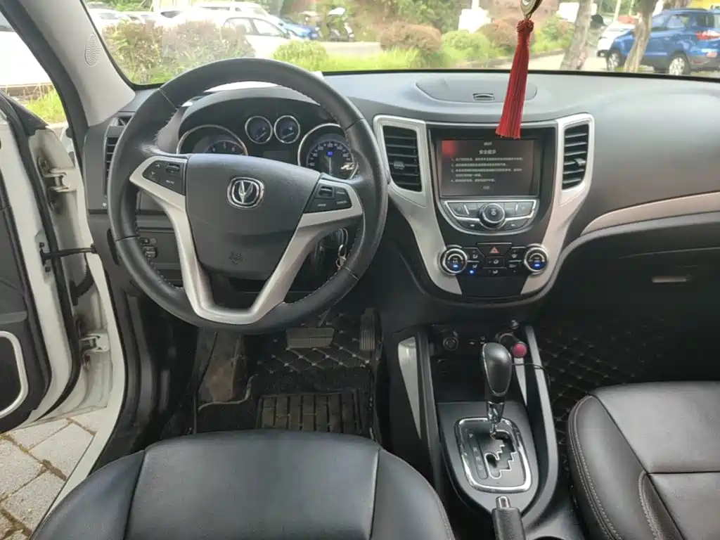 Changan CS35 2017 2016 1.6L Automatic Luxury Model China V