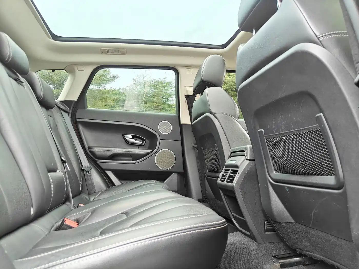Land Rover Range Rover Evoque 2015 2.0T 5-Door Dynamic Edition фото 16