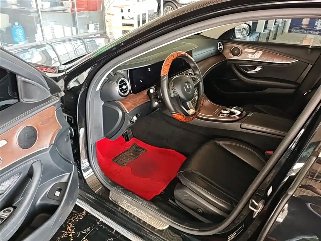 Mercedes-Benz E-Class 2018 E 300 L Fashion фото 16