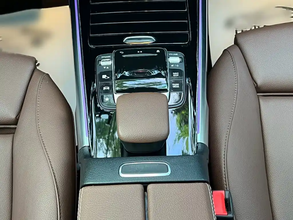 MERCEDES-BENZ GLB