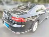 Photo 2 - Volkswagen Magotan