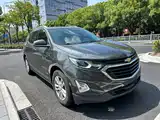 Photo 3 - Chevrolet Equinox