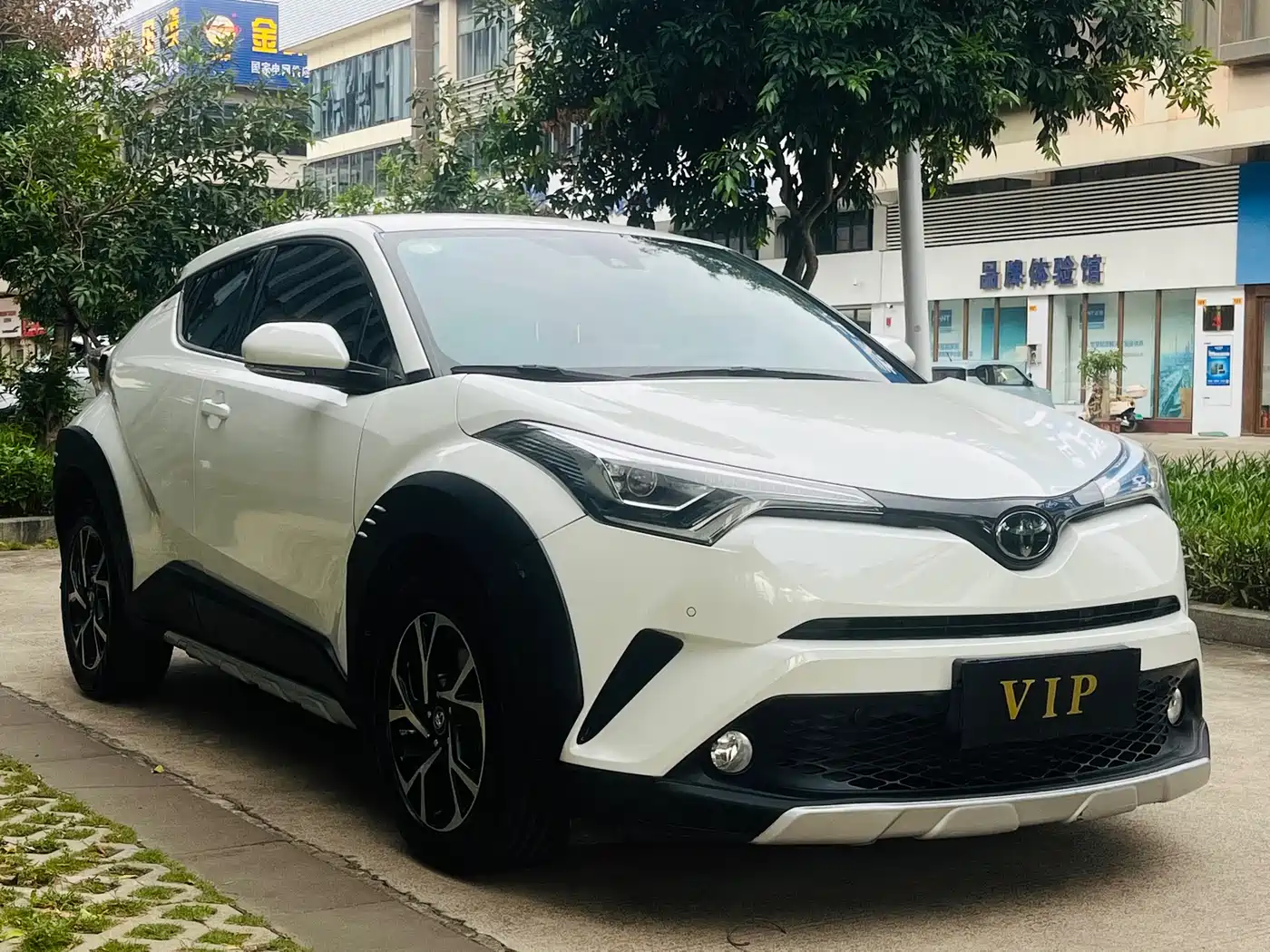 Photo 3 - Toyota C-HR