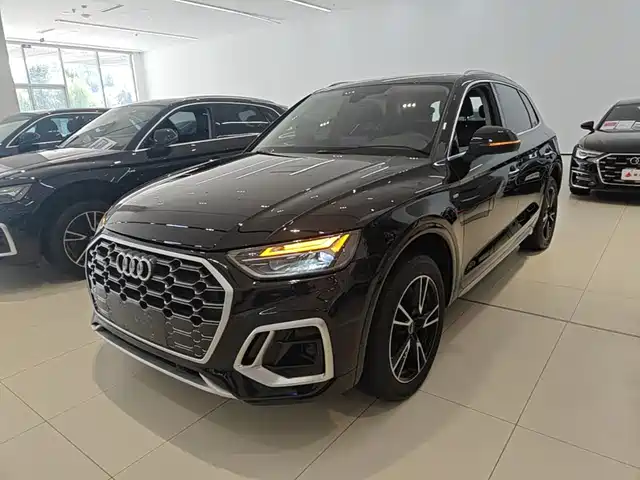 Audi Q5L 40 TFSI, Стиль Драйв