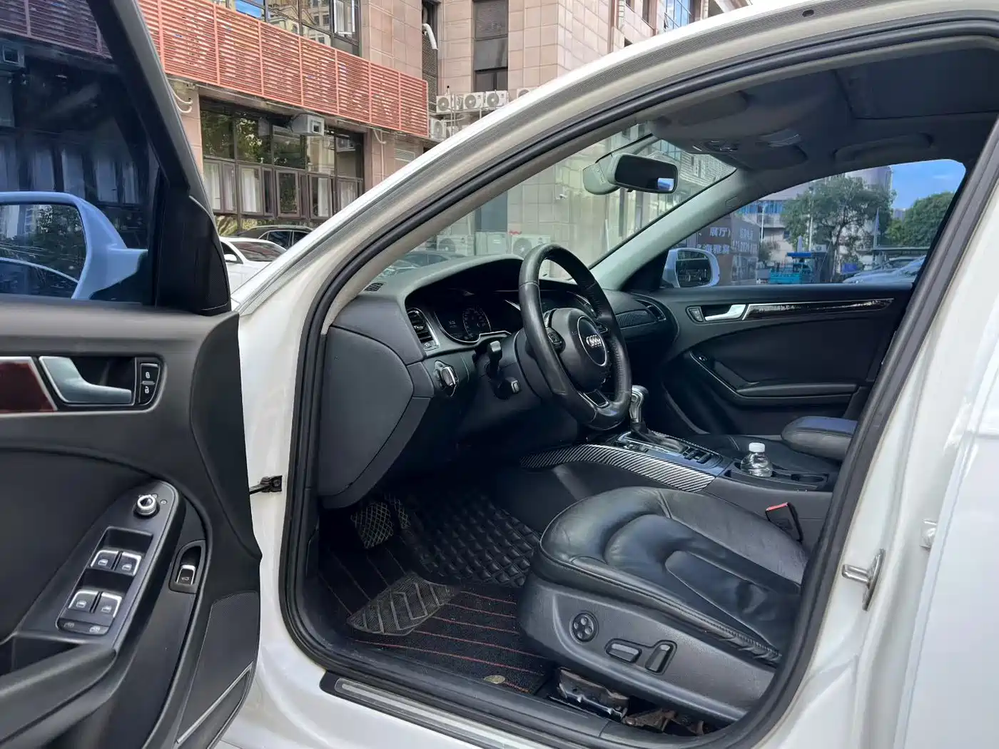 Audi A4L 2013 35 TFSI Automatic Luxury фото 6