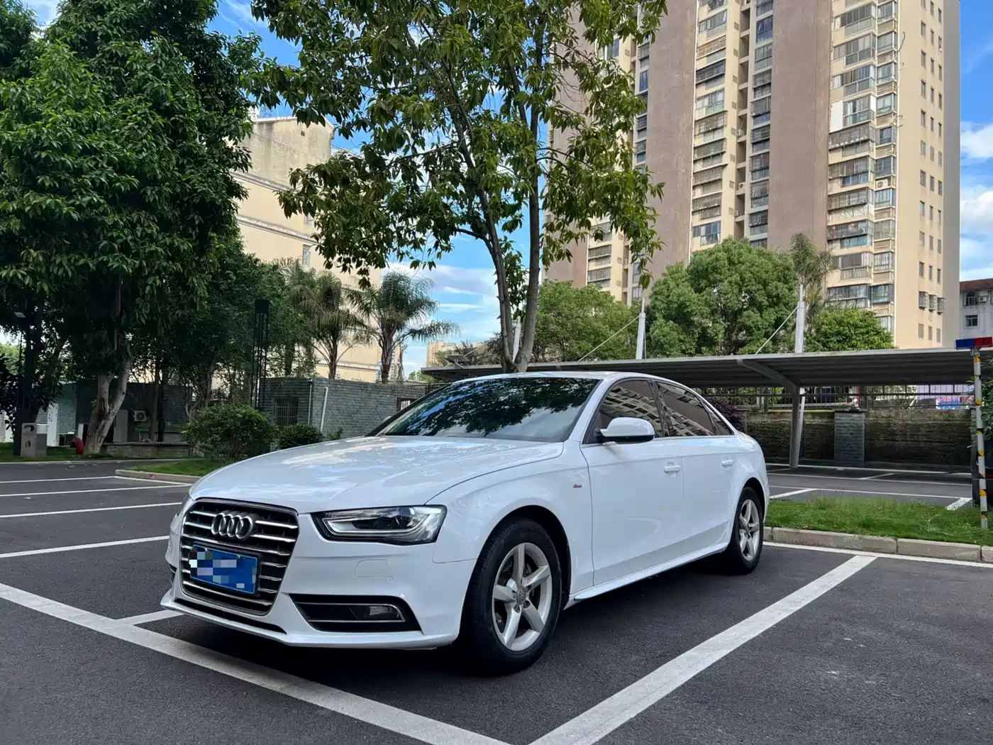 Audi A4L 2013 35 TFSI Automatic Luxury фото 2