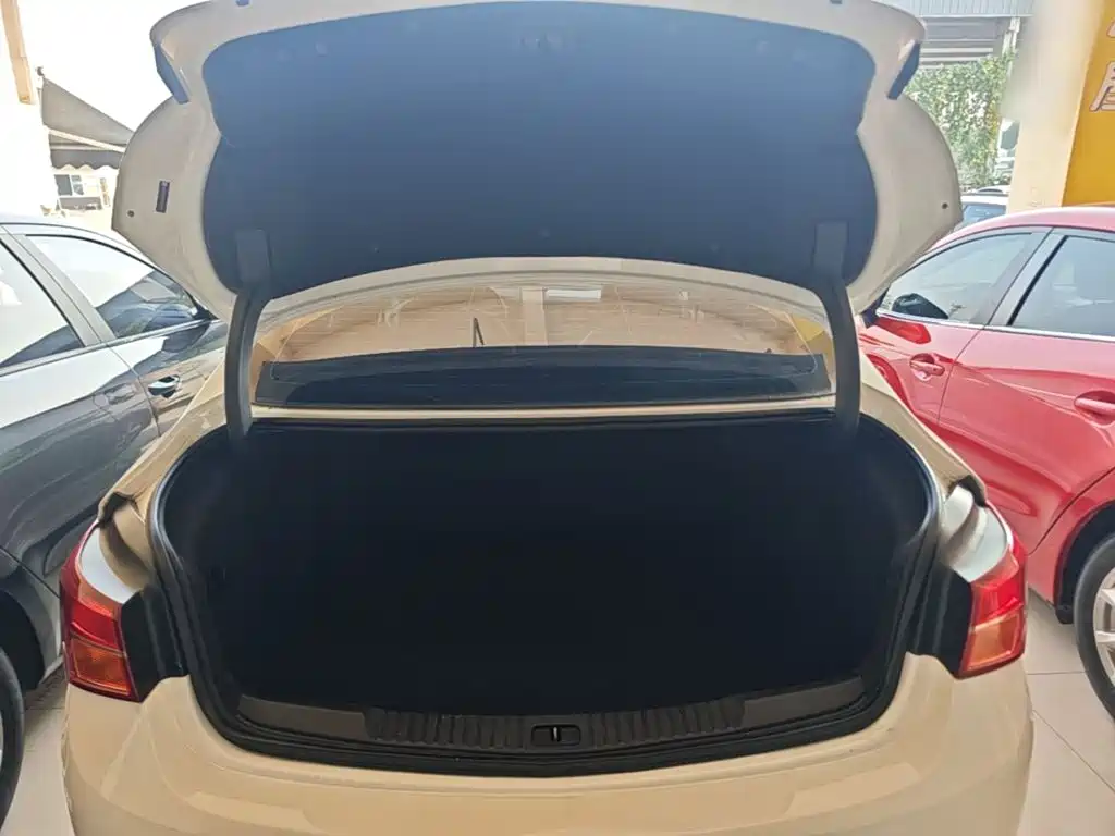 Photo 19 - Buick Verano