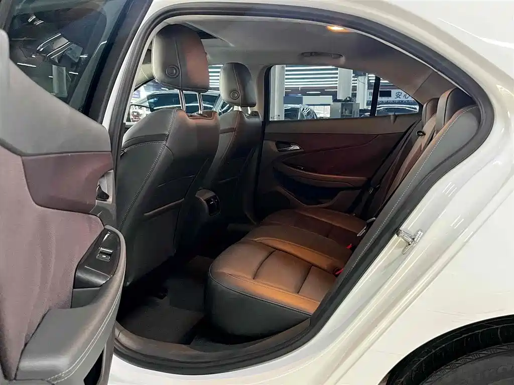 Chevrolet Malibu 2017 1.5T Automatic Luxury Edition фото 8