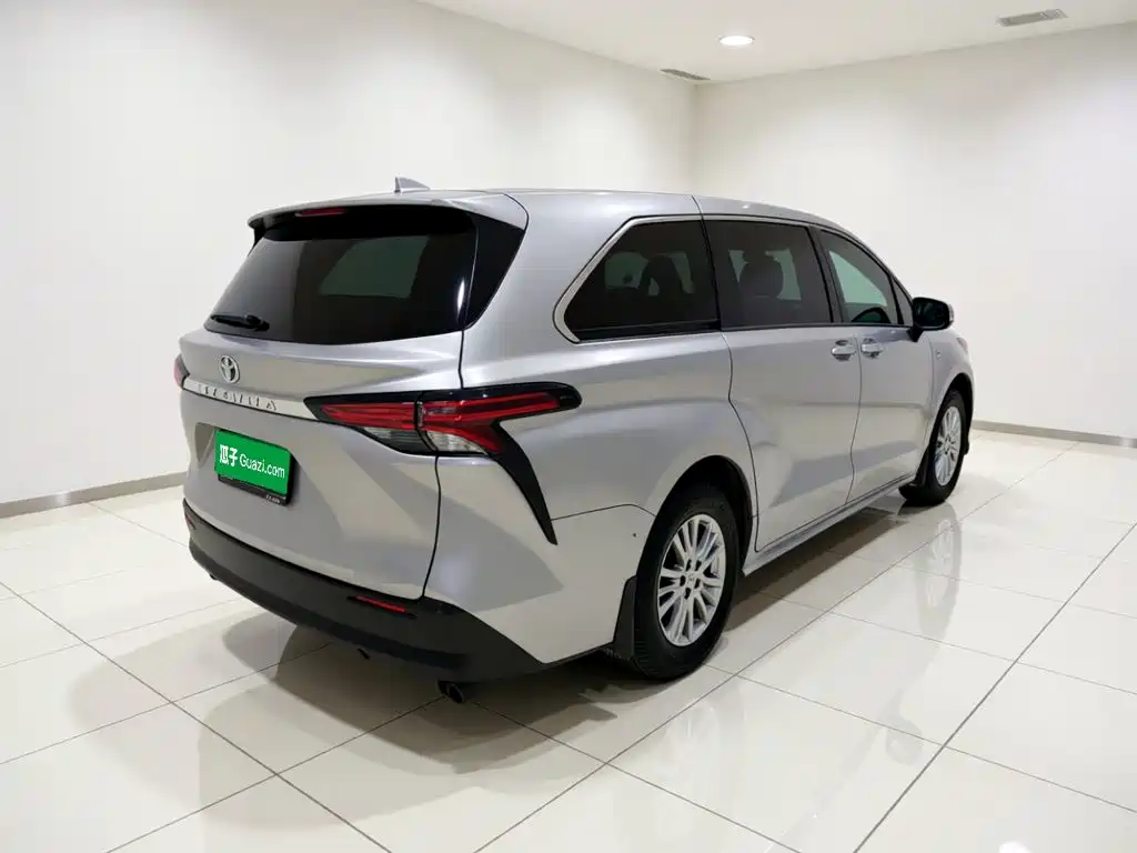 Photo 6 - Toyota Sienna