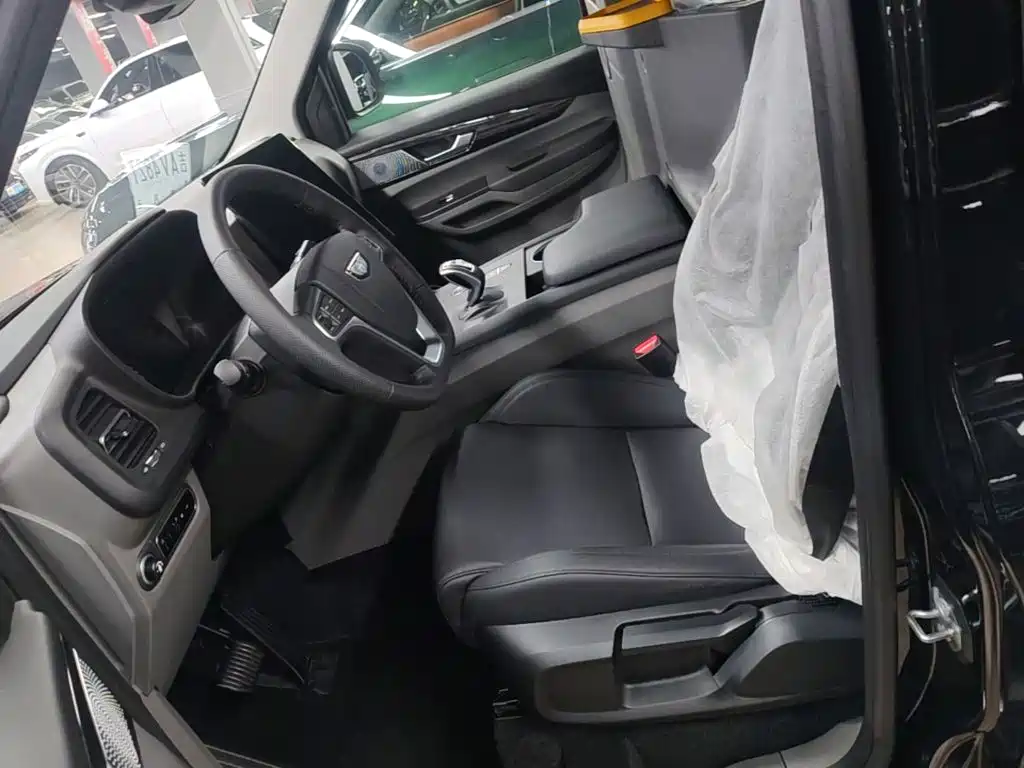 LEVC TX 2024 2023 TX5 Extended Range Travel Edition