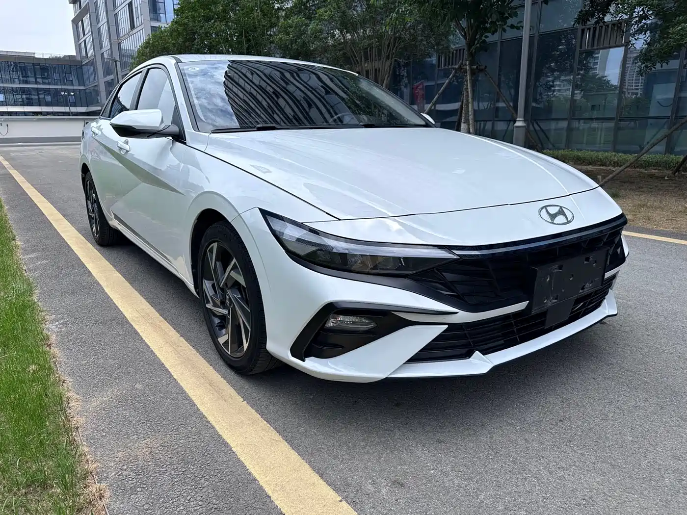Hyundai Elantra 2023 1.5L CVT GLX Elite Edition фото 3