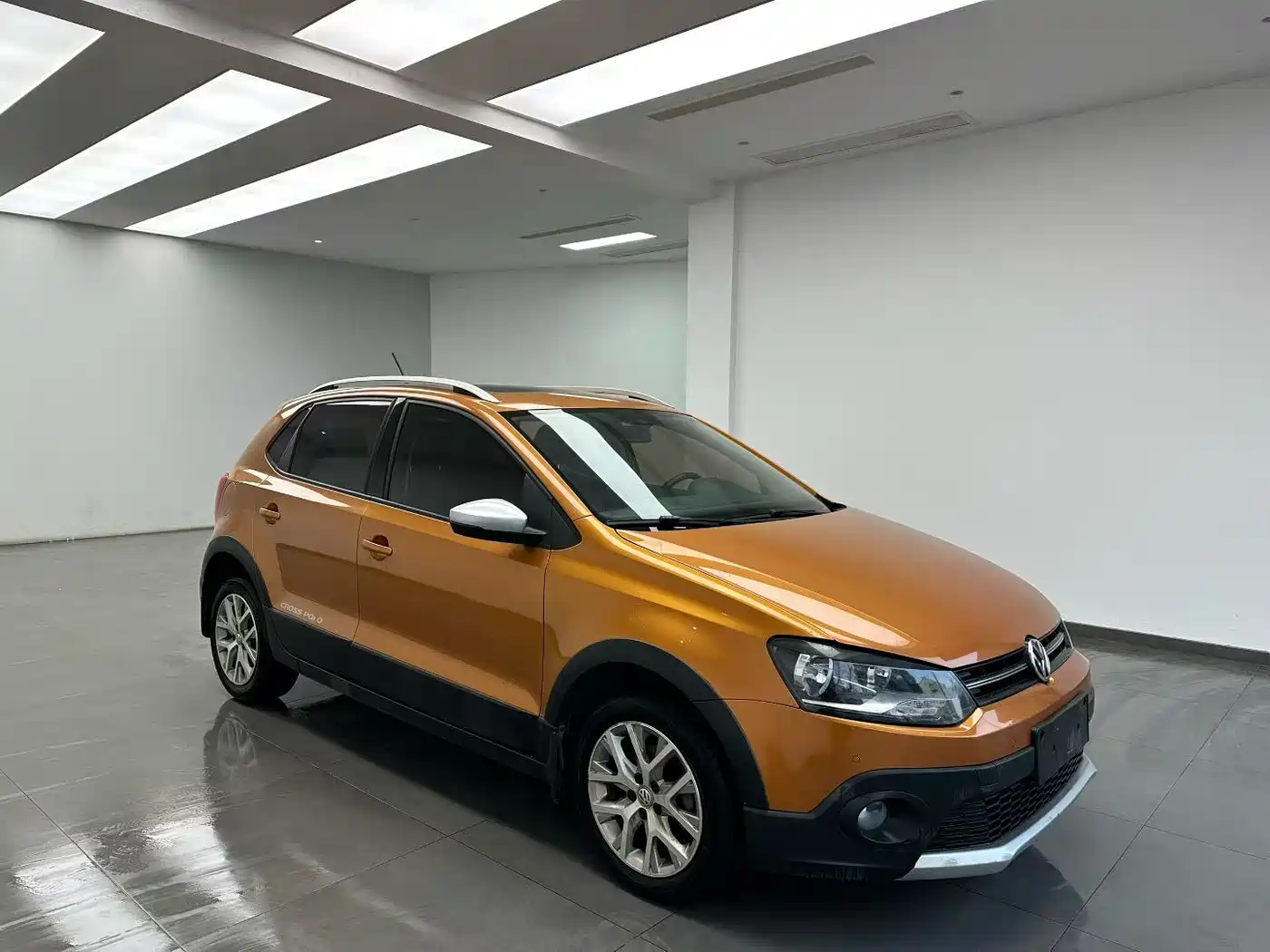 Volkswagen Polo 2014 1.6L Cross Polo Automatic фото 3