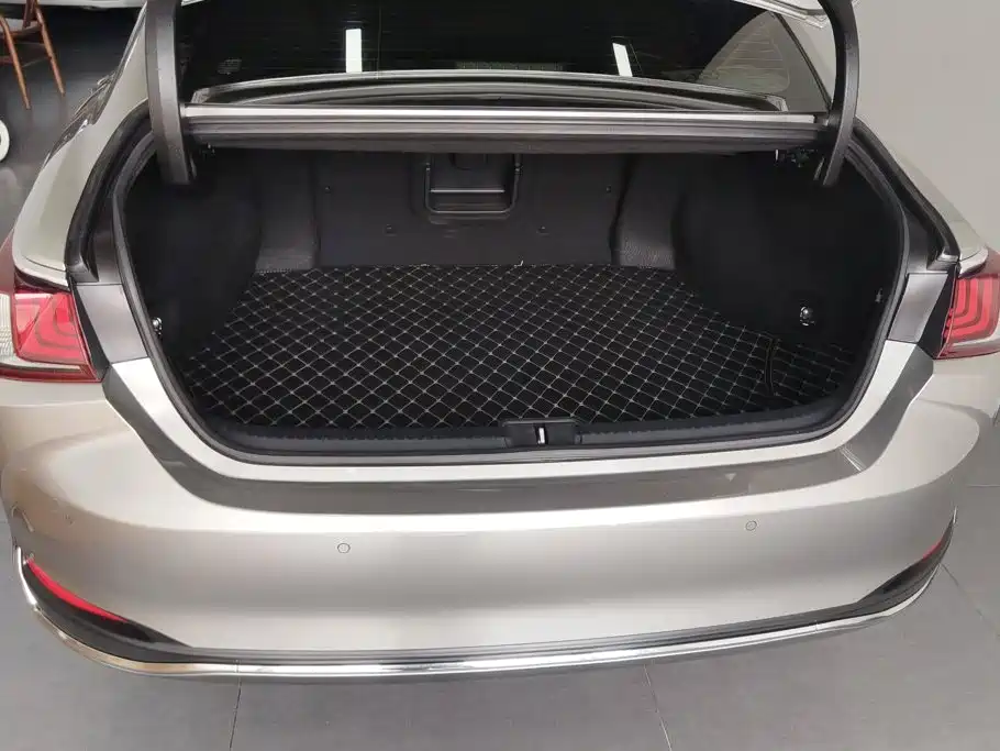 Фото 4 - Lexus ES