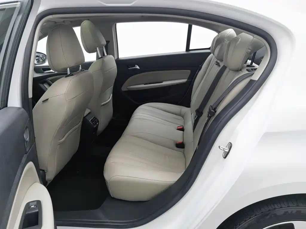 صورة 15 - Peugeot 408