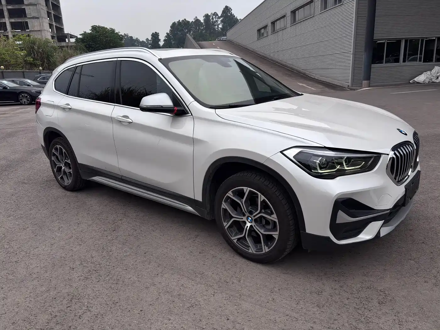 BMW X1 2022 sDrive20Li Fashion фото 2