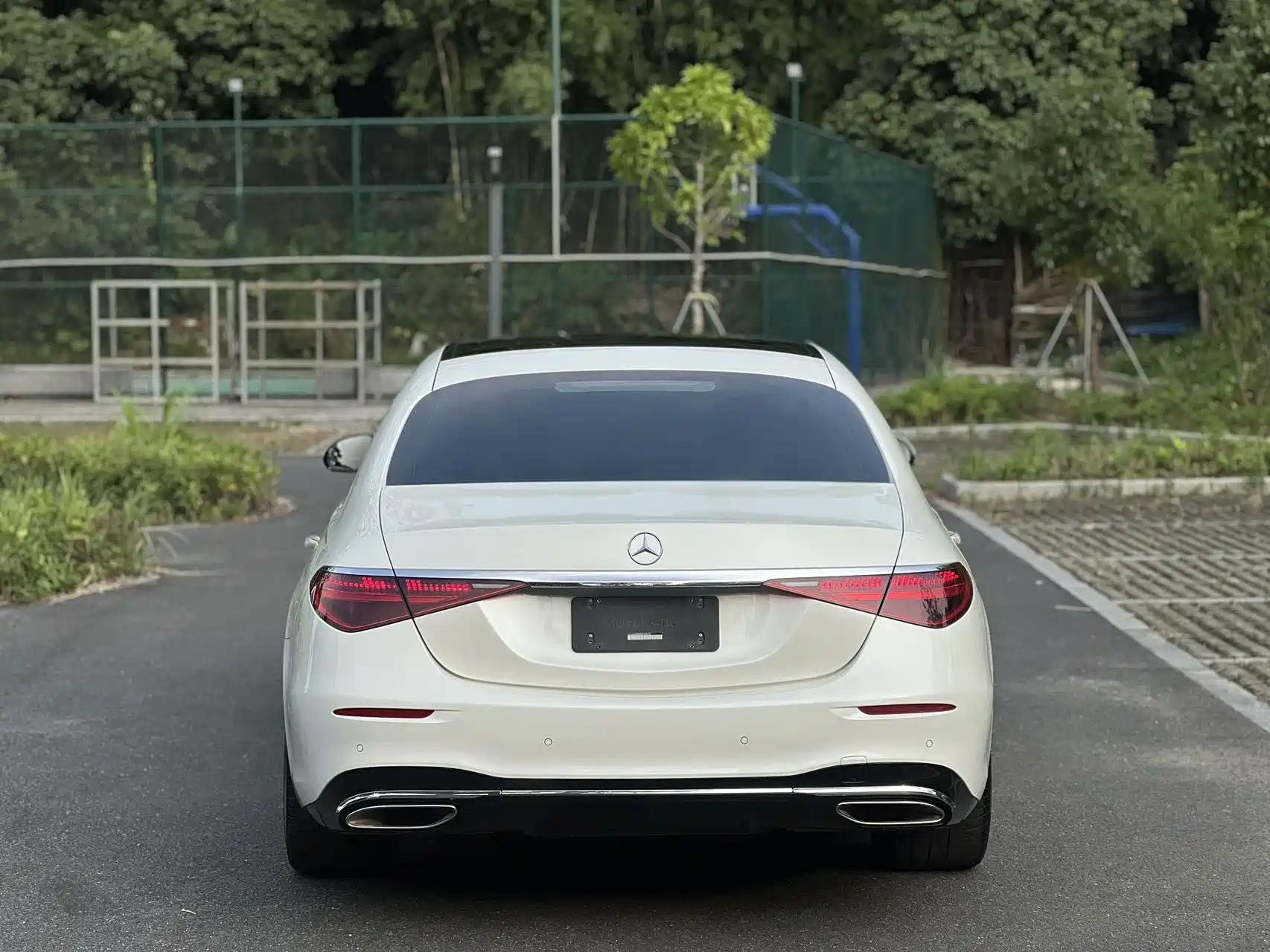 Photo 8 - Mercedes-Benz S-Class