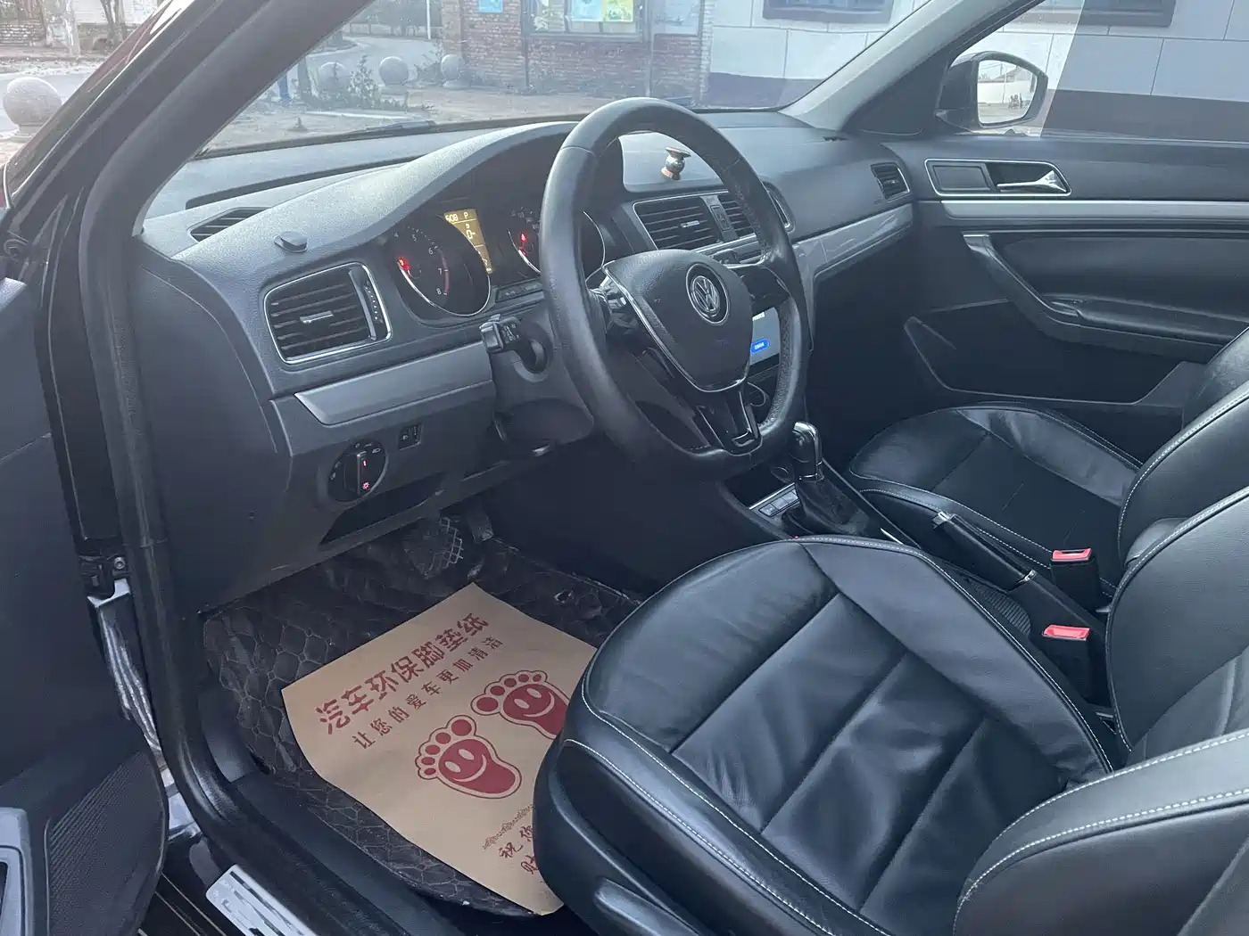 Volkswagen Lavida 2015 1.6L Automatic Comfort Edition фото 10
