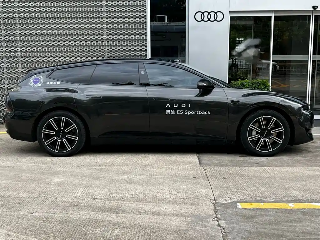 Photo 3 - Audi E5 Sportback