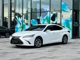 Photo 13 - Lexus ES