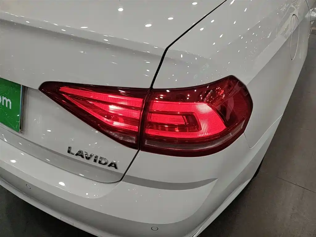 Volkswagen Lavida 2017 1.6L Automatic Trend Edition фото 8