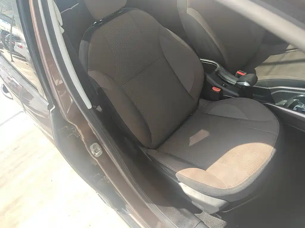 Photo 25 - Peugeot 2008
