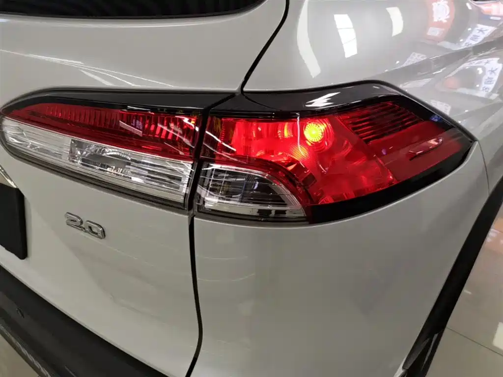 Toyota Frontlander 2023 2.0L CVT Leading Edition фото 8