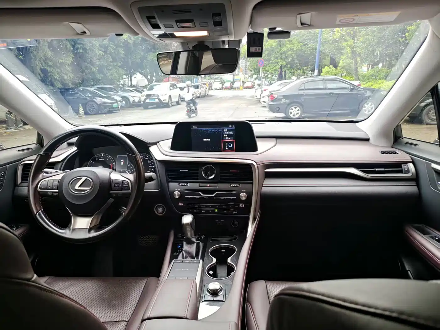 Photo 10 - Lexus RX