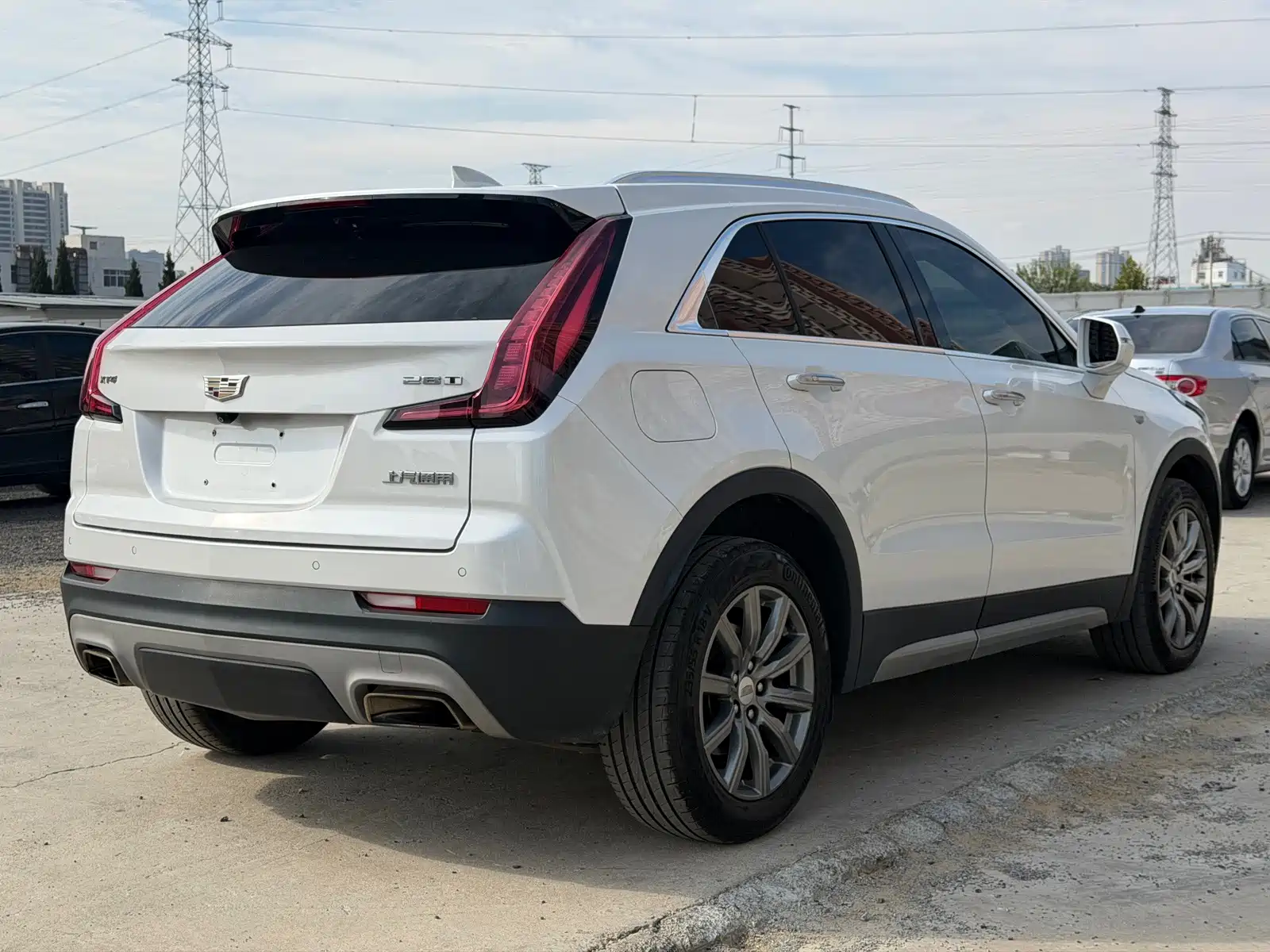 Photo 5 - Cadillac XT4