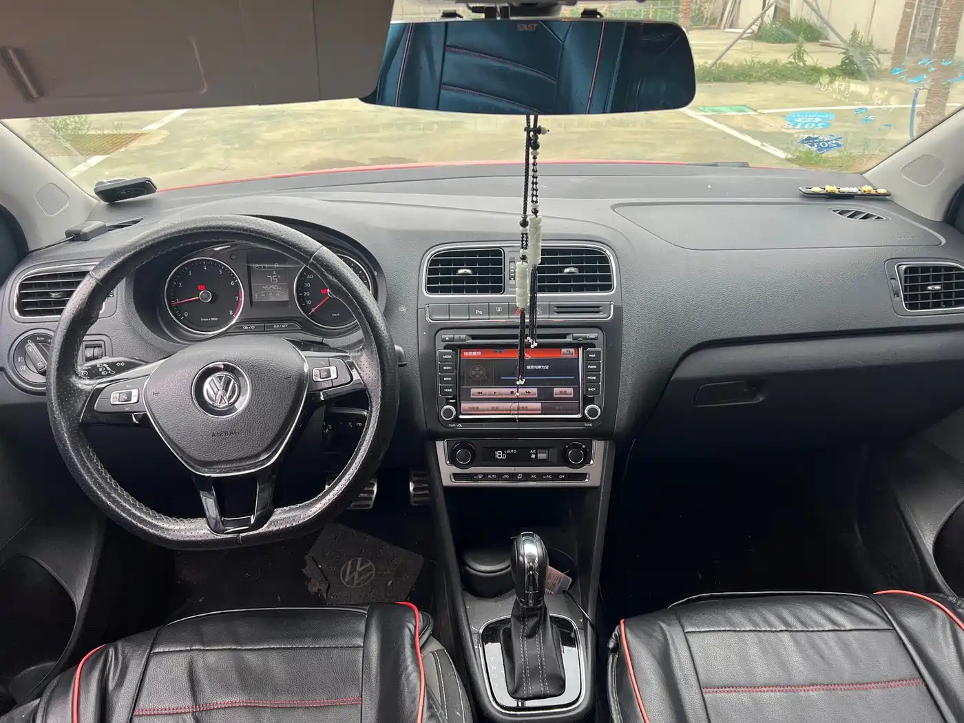 Volkswagen Polo 2014 1.6L Cross Polo Automatic фото 4