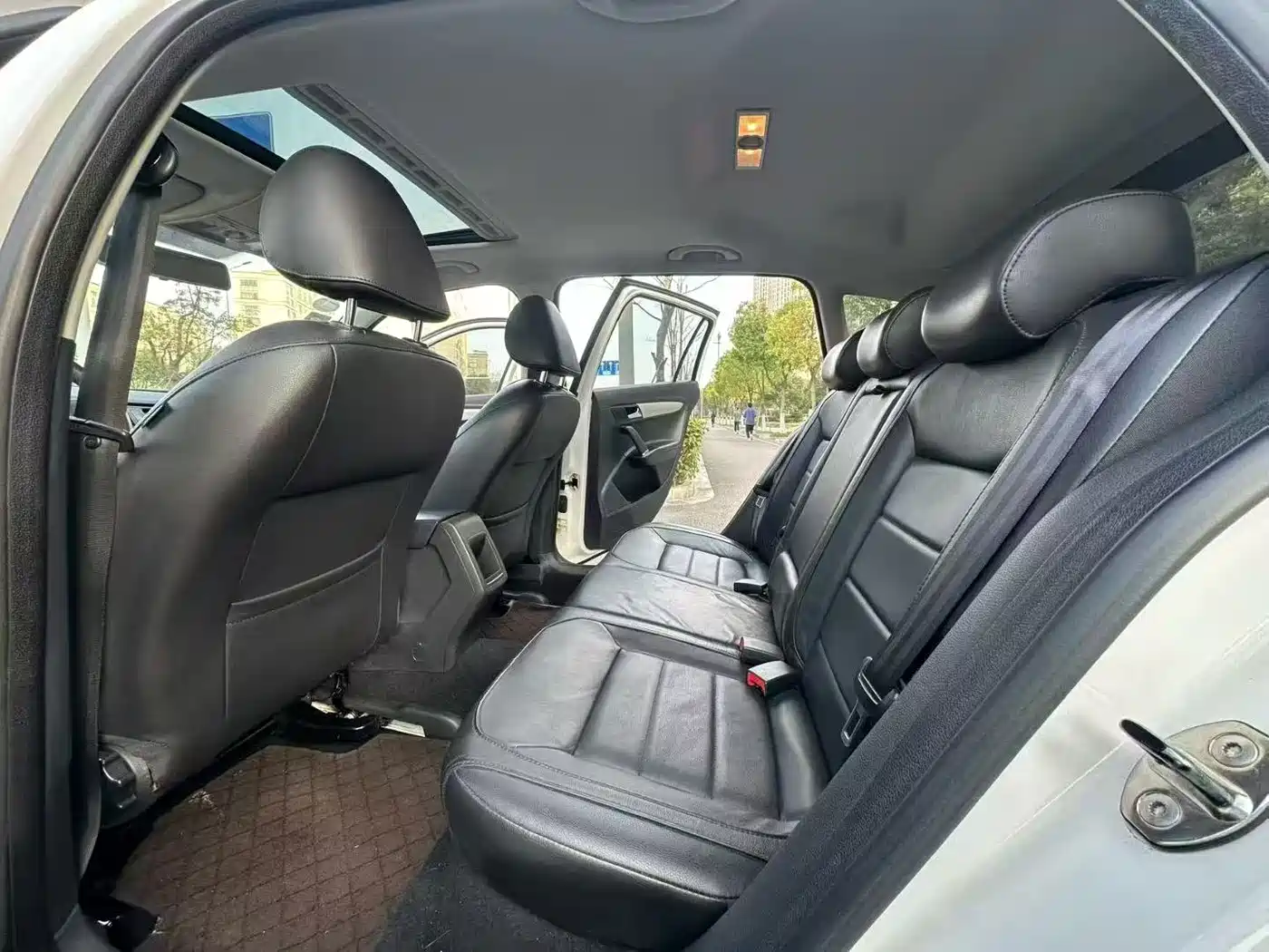 Volkswagen Lavida Tour 2013 1.6L Automatic Comfort фото 9